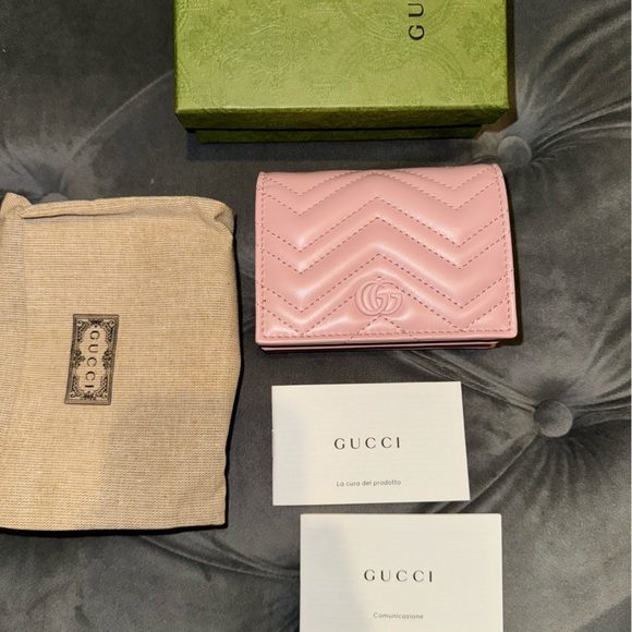 NWT Limited edition light pink
GG MARMONT MATELASSÉ CARD CASE WALLET - Picture 4 of 10
